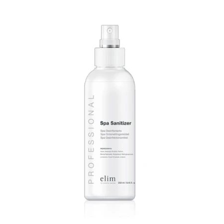 Butelka z białym płynem dezynfekującym Elim Professional Spa Sanitizer o pojemności 250 ml, z atomizerem w sprayu. Elegancki, minimalistyczny design z napisem „PROFESSIONAL” wzdłuż butelki.