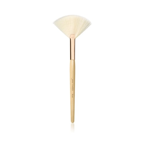 Jane Iredale White Fan Brush with light bristles, wooden handle and gold ferrule.