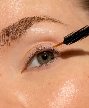 INIKA Lash Brow Serum applicator placed along the upper lash line